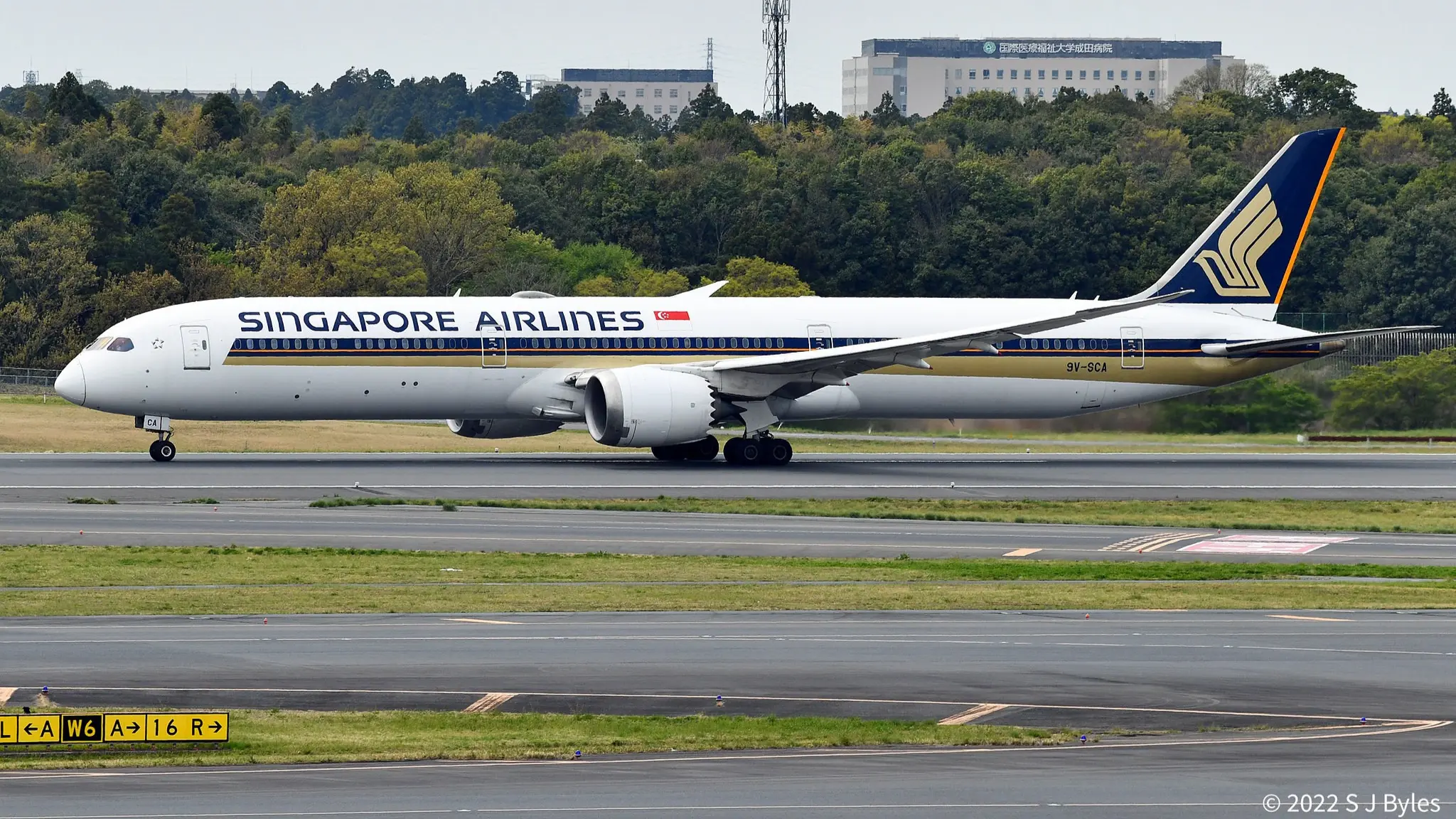 singapore-airlines-passenger-lost-passport-immigration