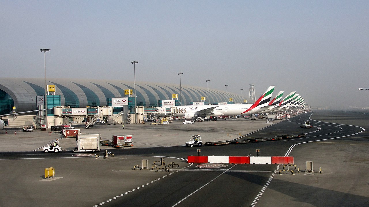 dubai-airport-flights-suspended-missile-intercepted