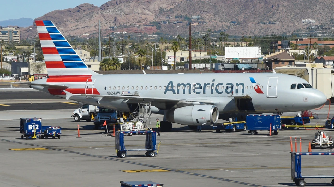 american-airlines-employee-arrested-bomb-threat-charlotte-airport