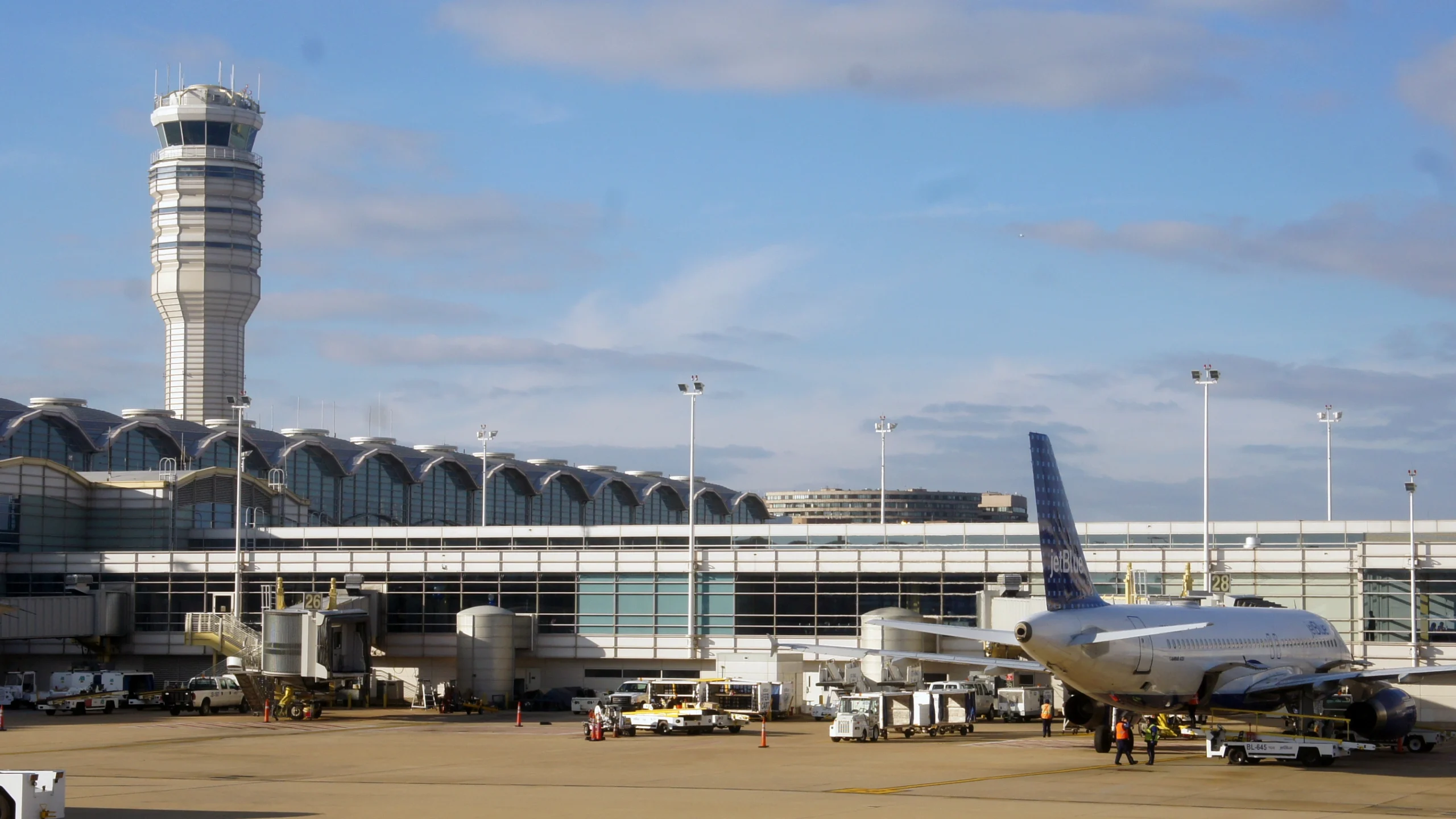 trump-hires-gamers-as-air-traffic-controllers