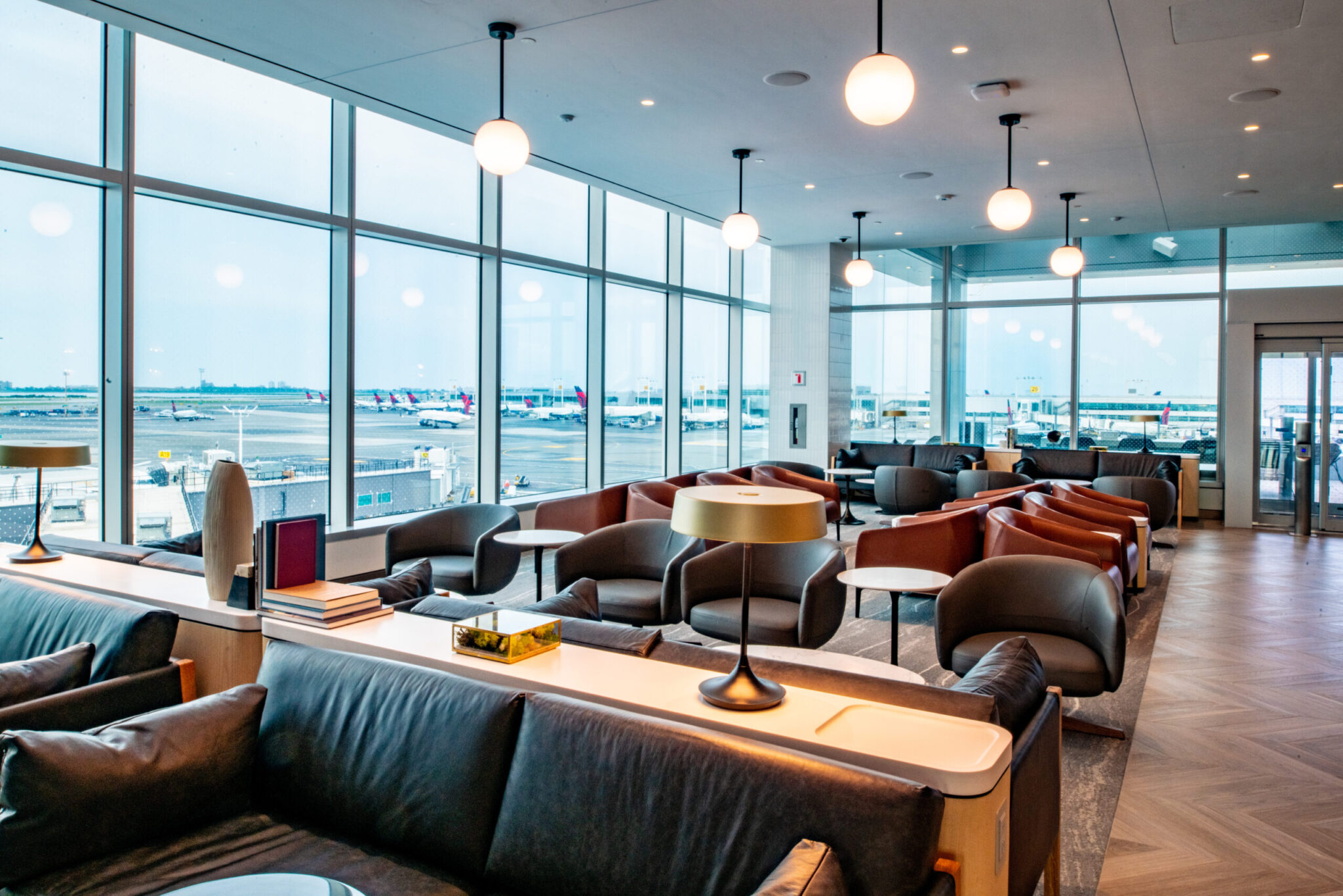 delta-sky-club-family-lounge-behavior-debate