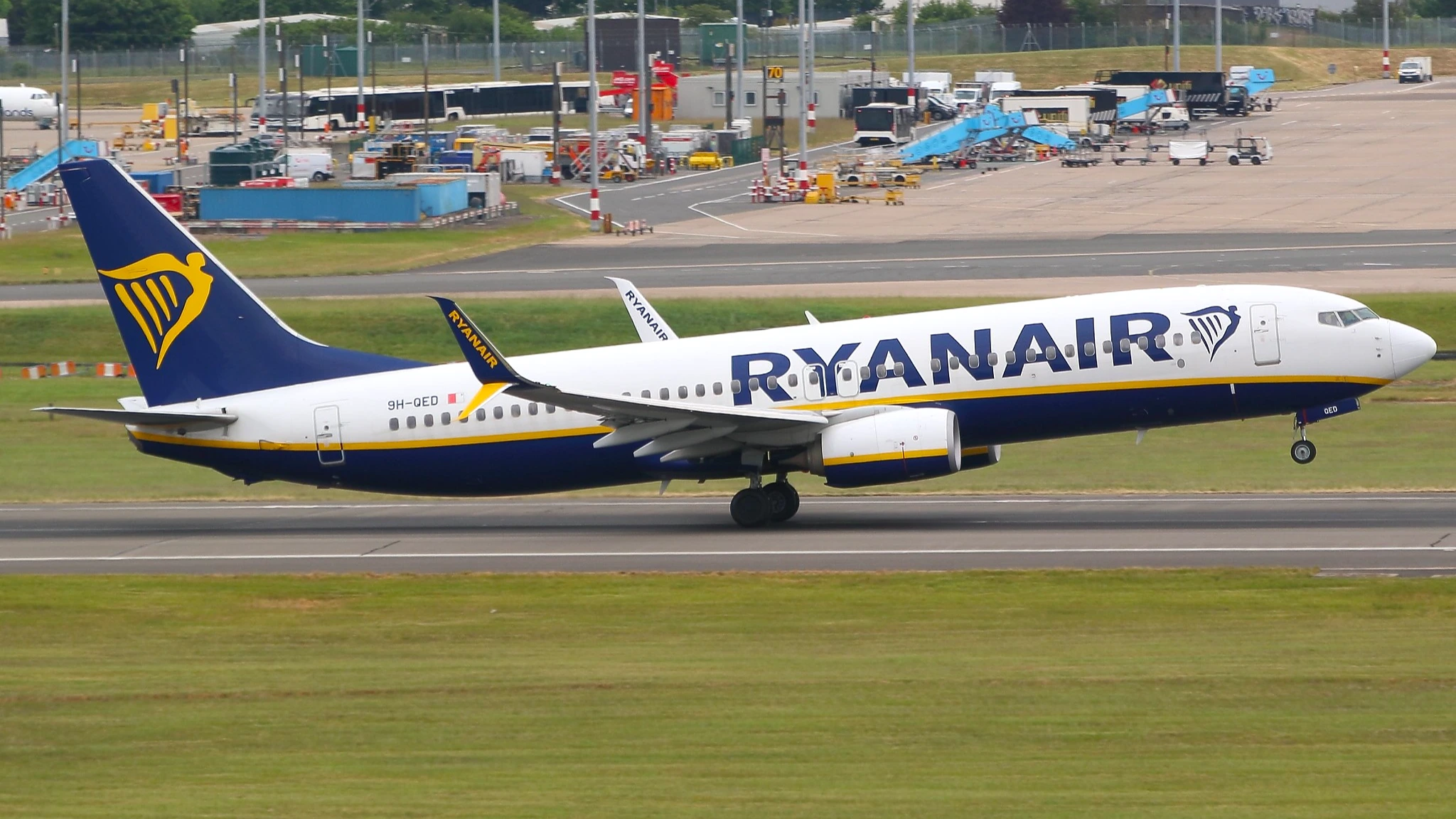 ryanair-tea-spill-compensation-4000-pounds