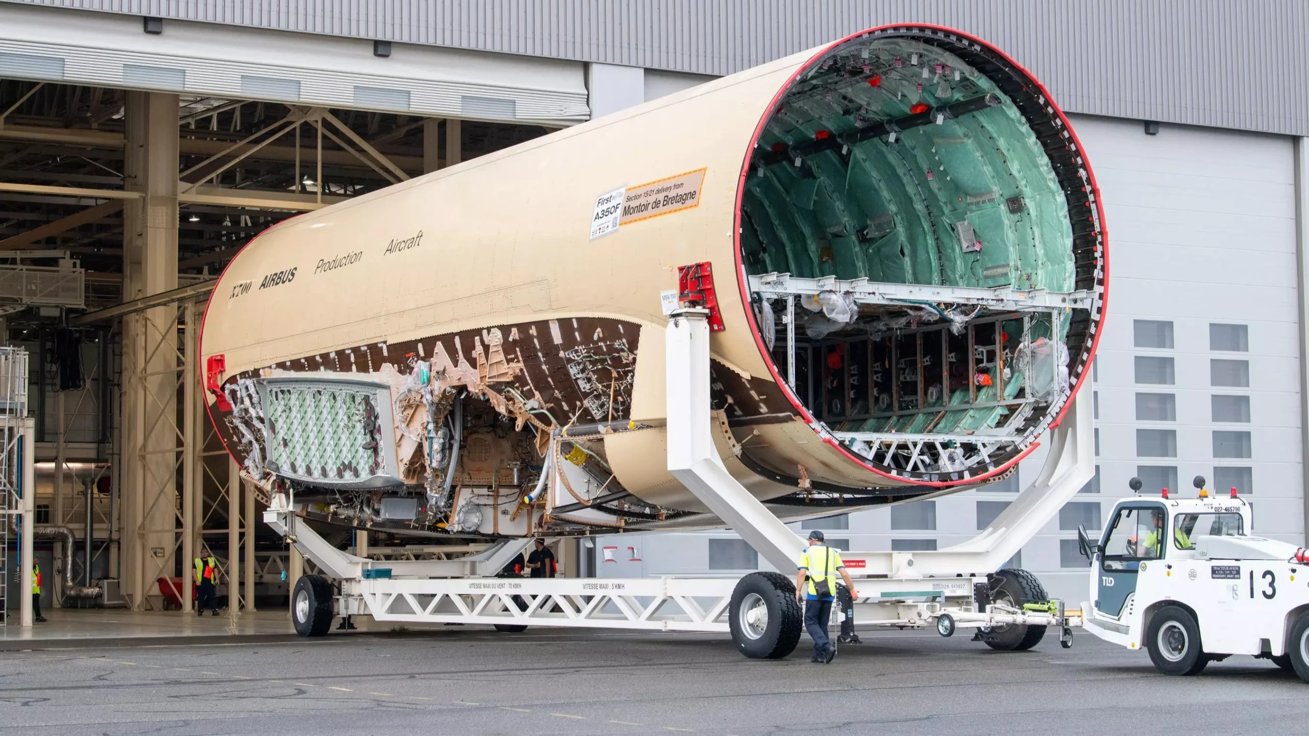 airbus-a350f-worlds-largest-cargo-door