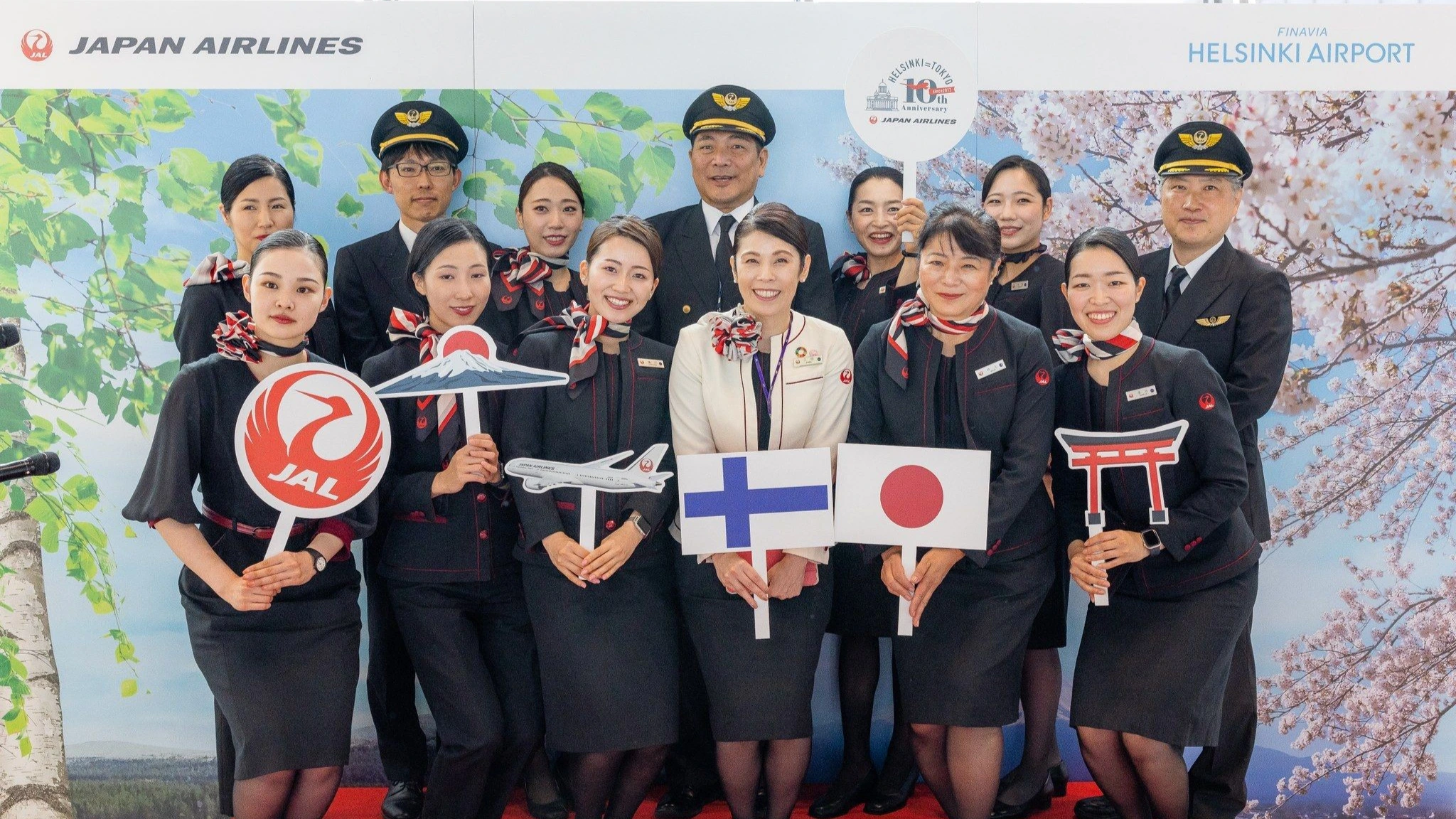 japan-airlines-bans-6000-flight-attendants-alcohol-layovers-why