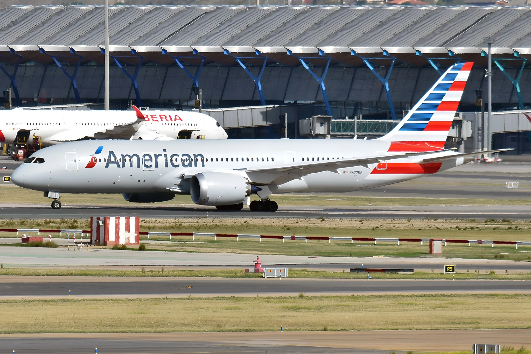 american-airlines-4500-athens-passengers-why