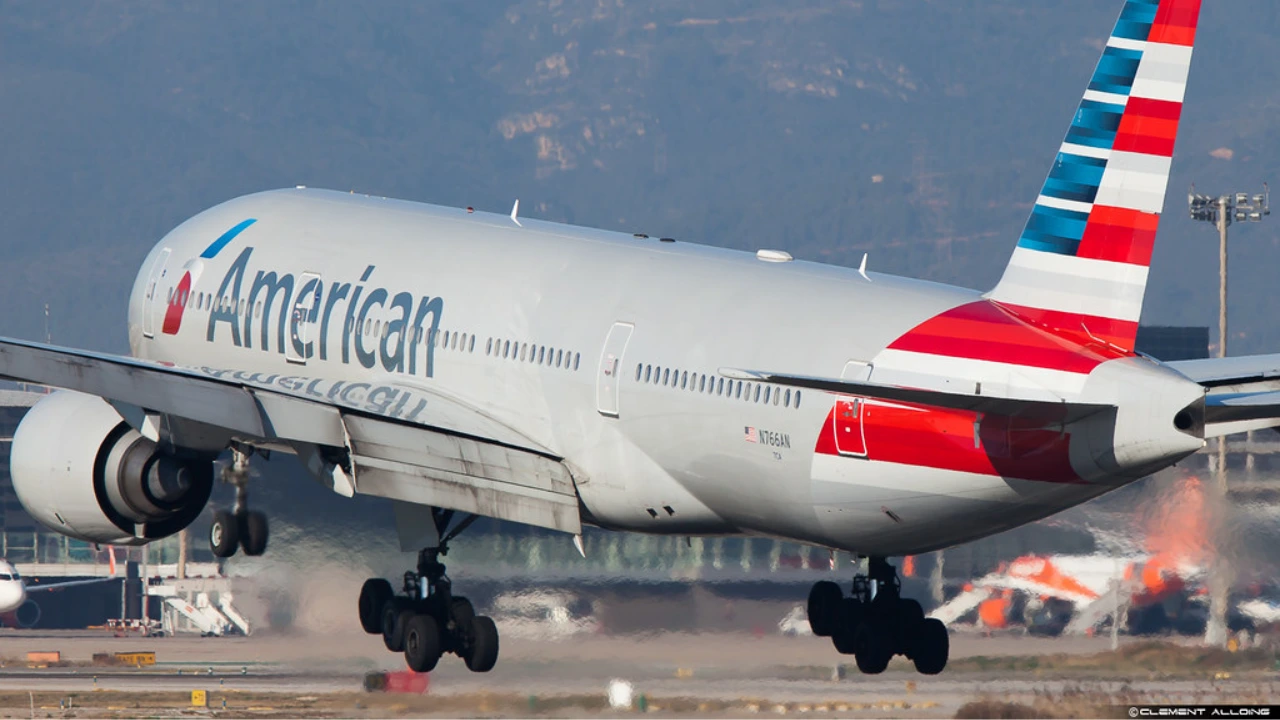 american-airlines-boeing-777-heavy-landing-11-hours-fuel