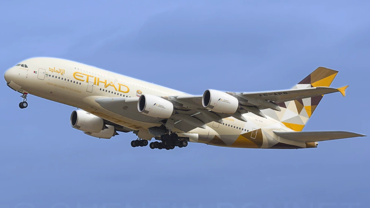 etihad-a380-london-uturn-abu-dhabi