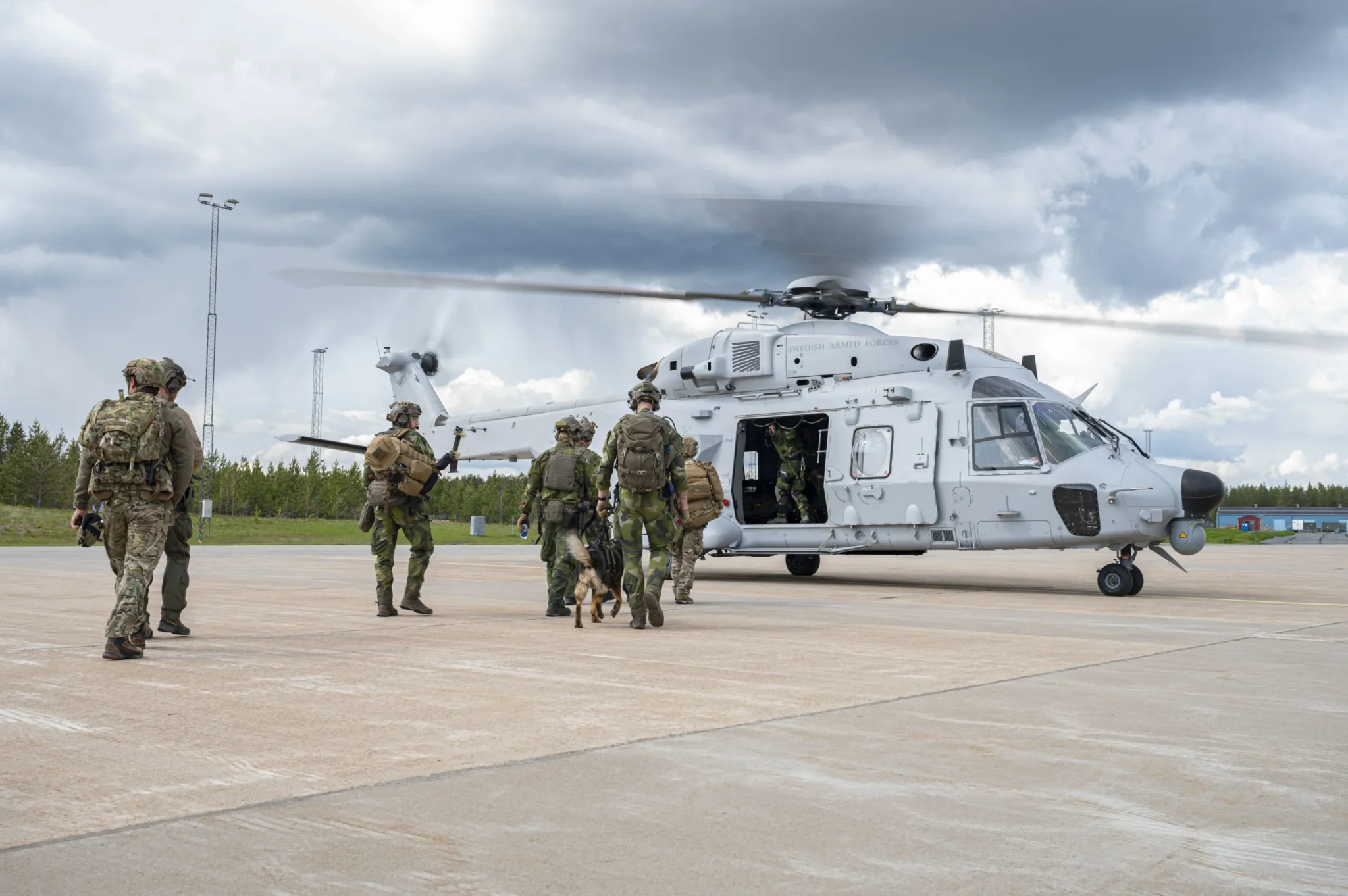 worlds-largest-air-force-6868-survivor-radios