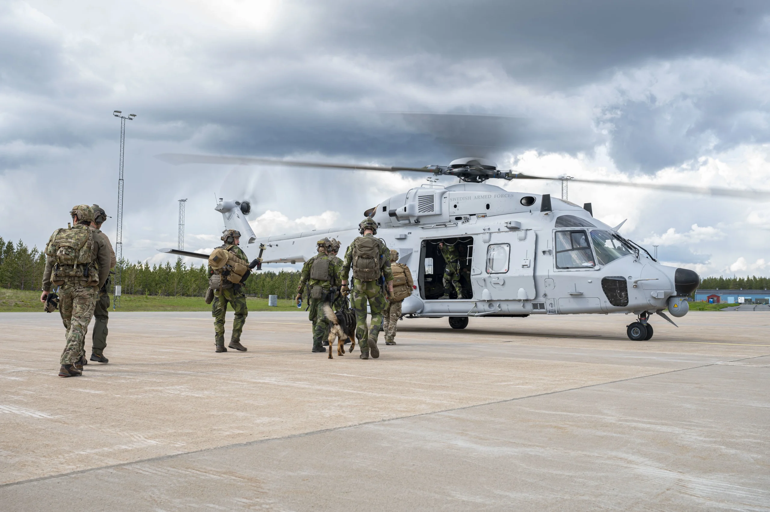 worlds-largest-air-force-6868-survivor-radios