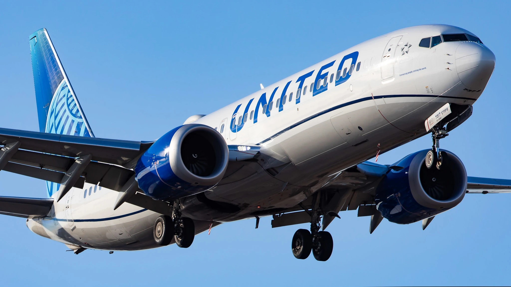 united-737-cockpit-attack-pilots-level-4-threat