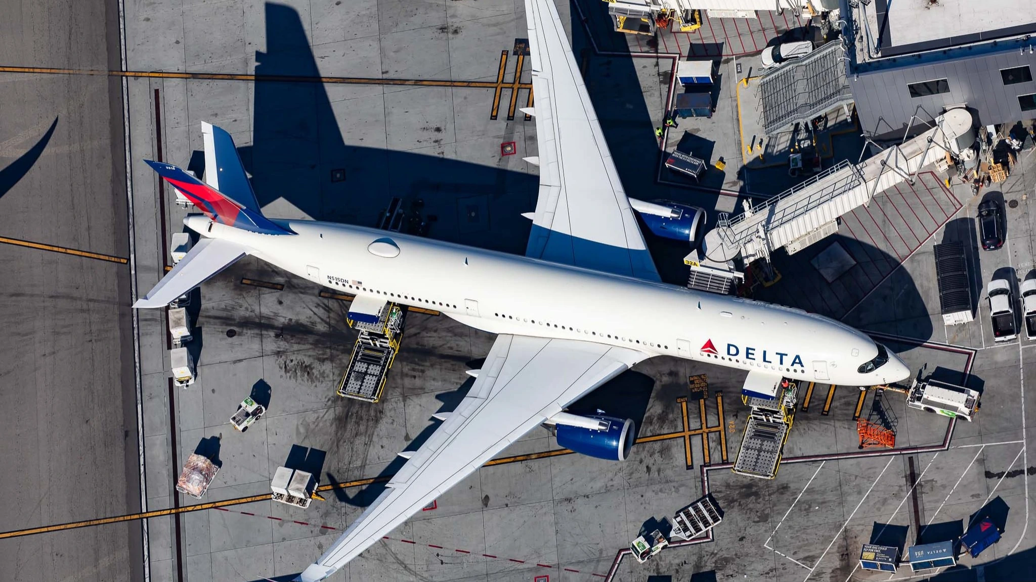 delta-400-flights-cancelled-crew-scheduling-crisis