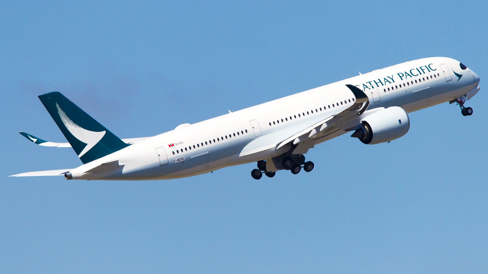 cathay-pacific-brisbane-a350-turbulence-10-injured