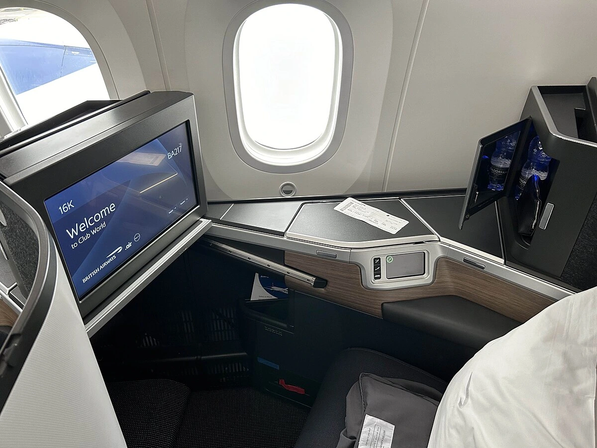 ba-first-class-seats-cabin-crew-rest