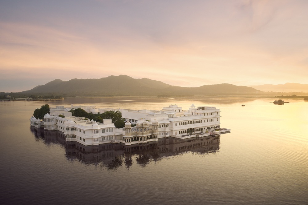oneworld-taj-neupass-airline-hotel-loyalty-partnership