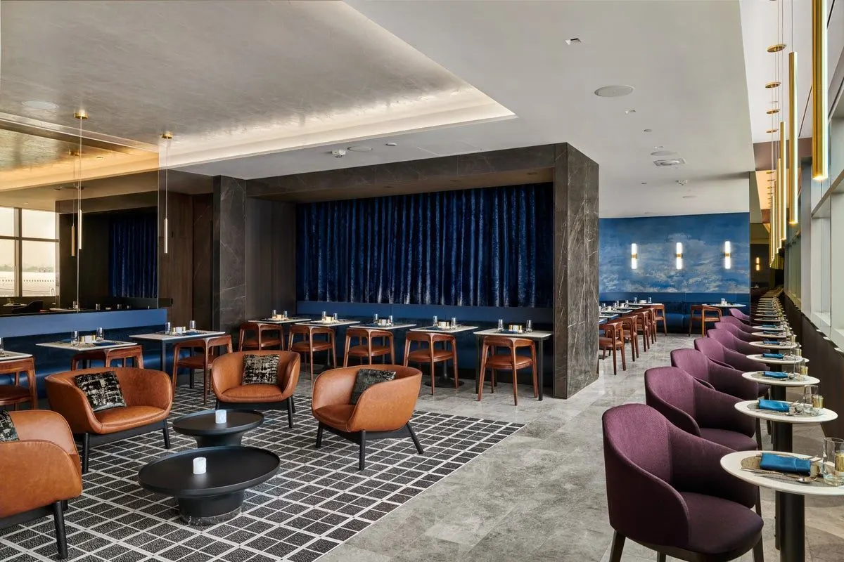 united-airlines-largest-outdoor-lounge-san-francisco