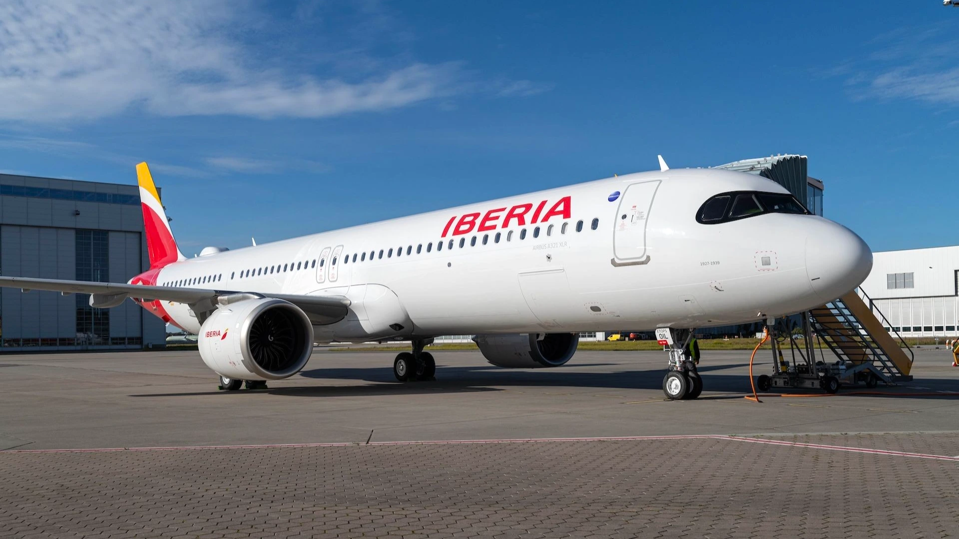 pope-leo-xiv-stranded-tenerife-aircraft-failure-spain-king-backup