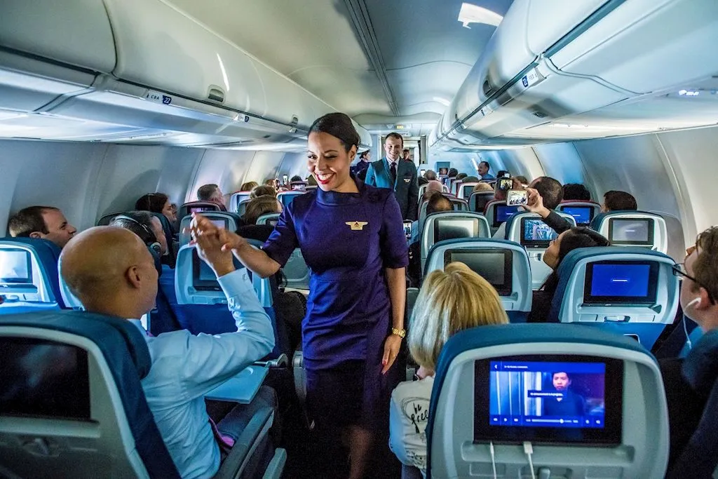 flight-attendants-reveal-3-passenger-red-flags