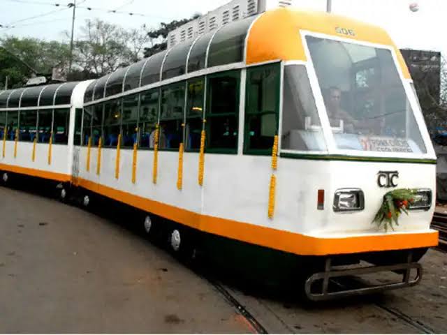 kolkata-modern-trams-revive-heritage