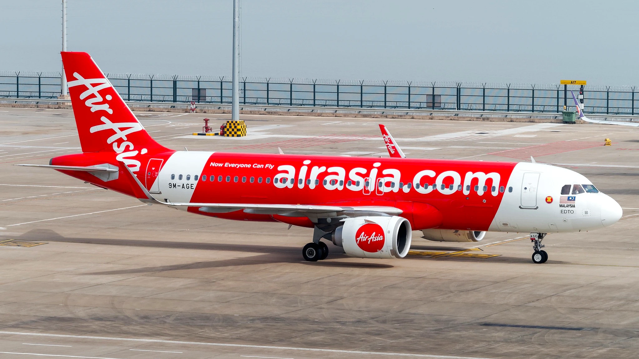 airasia-passenger-refuses-passport-after-credit-card-dispute