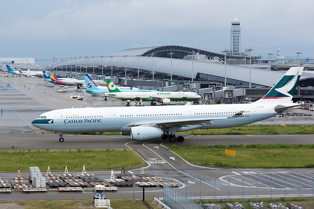 cathay-pacific-a330-tail-strike-hong-kong