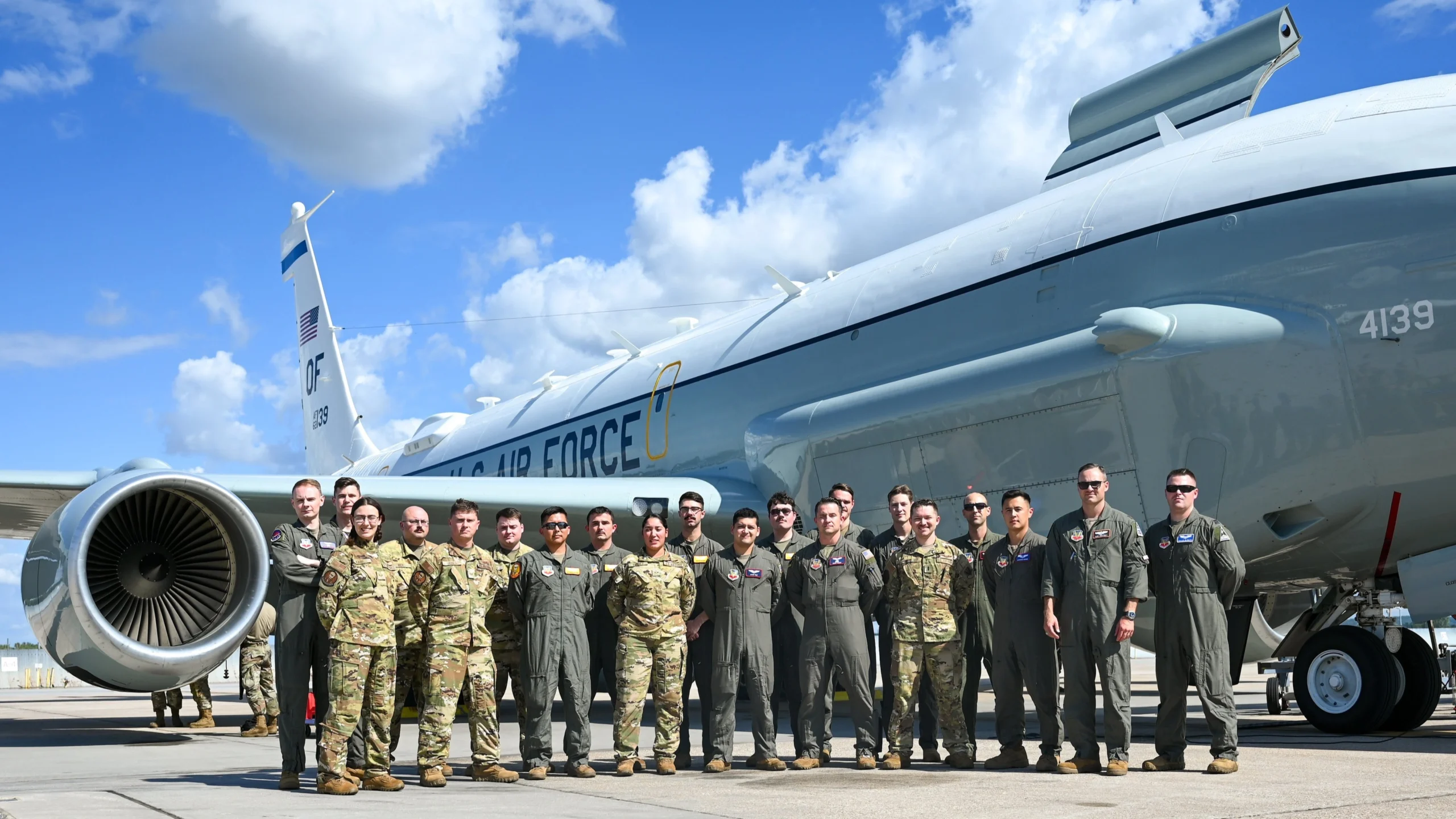 worlds-largest-air-force-flu-outbreak-1-dead-284-sick
