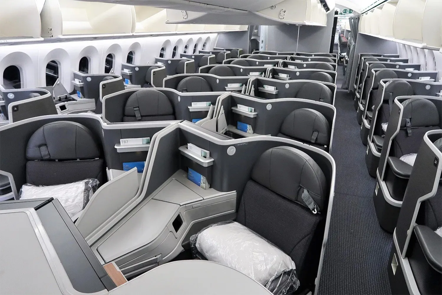 american-airlines-passenger-refuses-business-class-seat