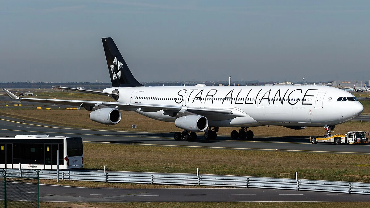 lufthansa-a340-jfk-departure-deviation