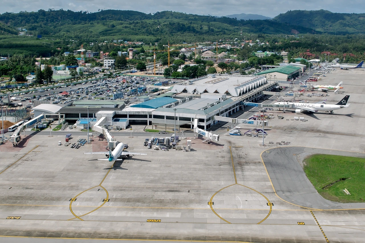 thailand-customs-arrest-two-women-32kg-cannabis-phuket-airport