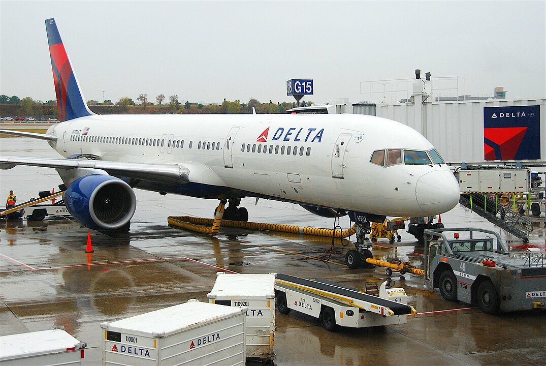 delta-757-iphone-toilet-mistake
