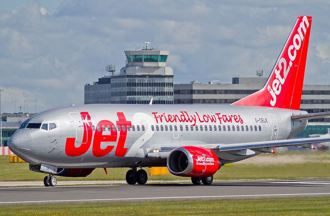jet2-passengers-stranded-after-vehicle-hits-737-in-mallorca