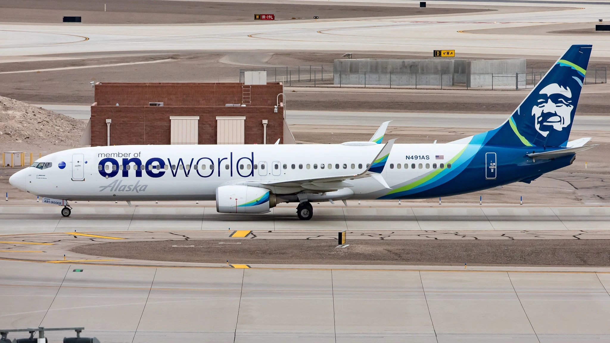 tiktok-evangelist-banned-by-alaska-airlines-over-safety