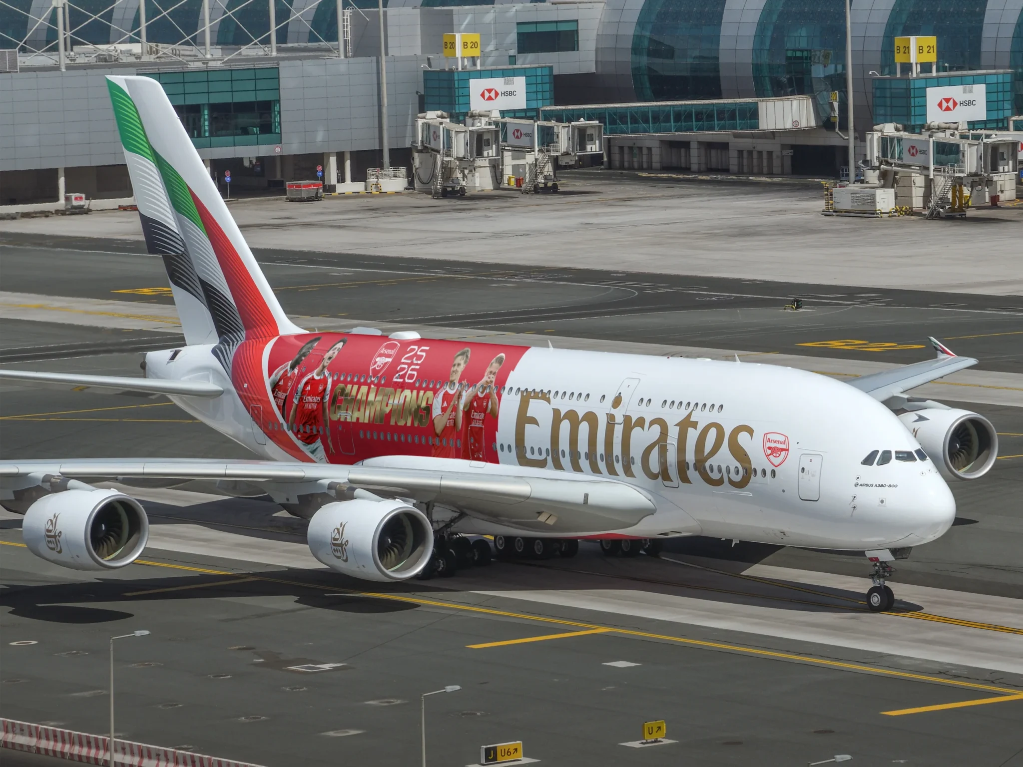 emirates-arsenal-crest-airbus-boeing