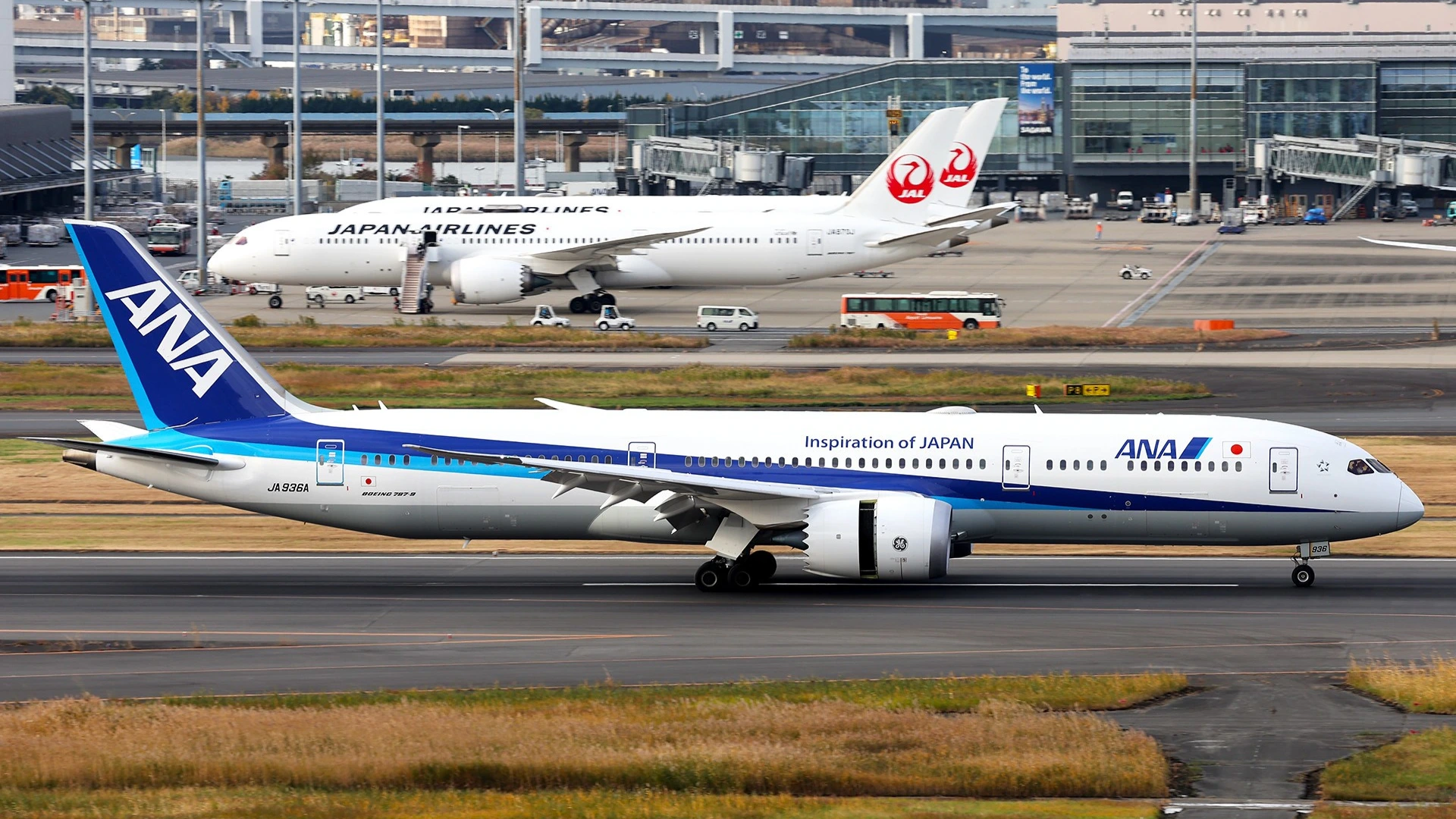 jal-ana-first-domestic-flight-coordination