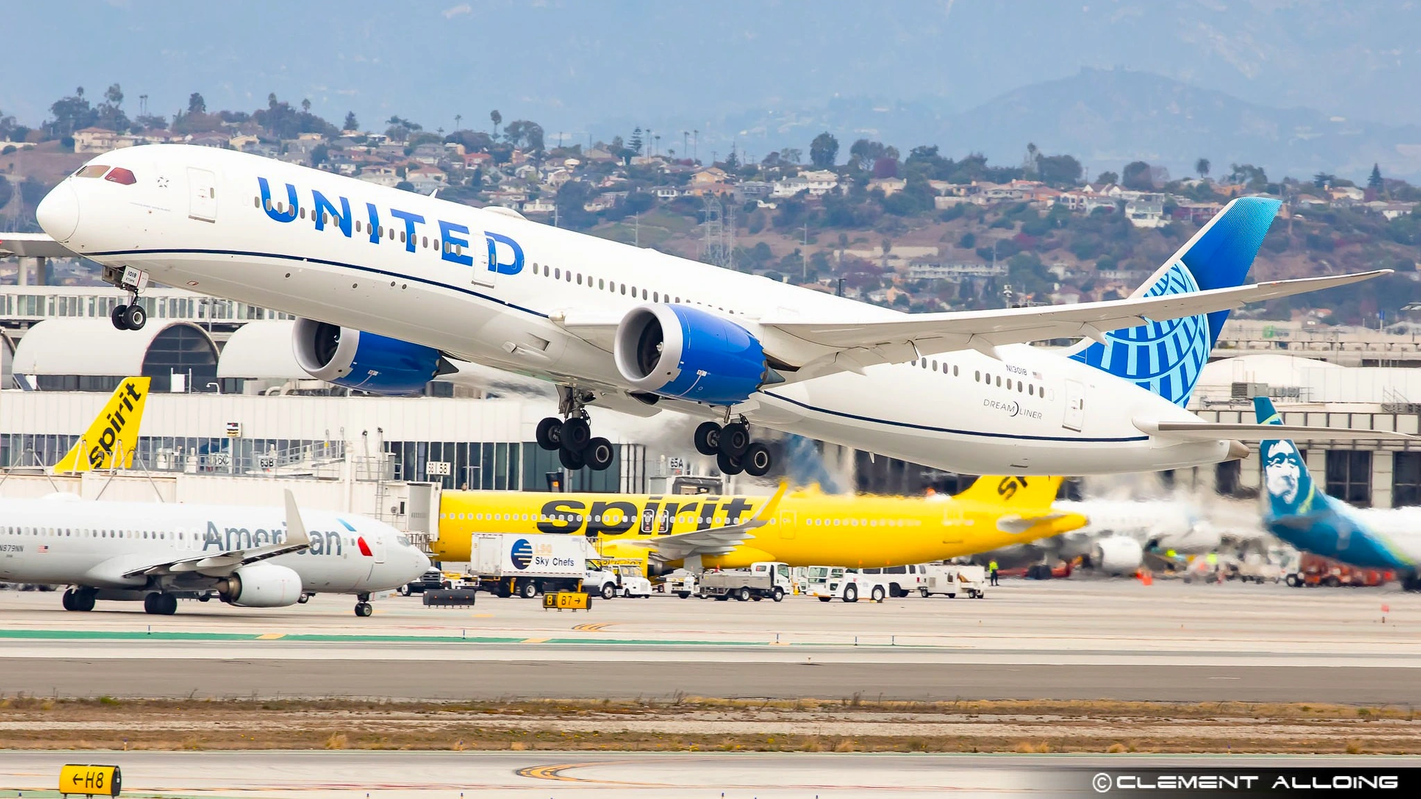 united-luxury-787-most-connected-airport