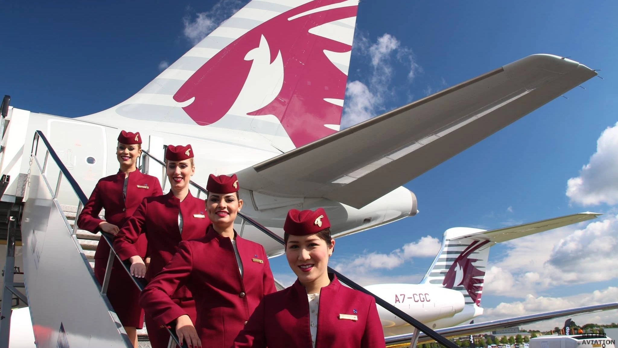 qatar-airways-crew-elderly-passenger-viral