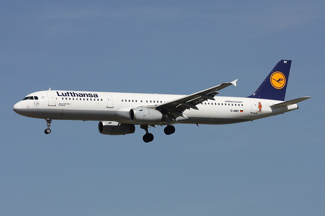 lufthansa-flight-diverted-lyon-198-passengers-stranded-overnight