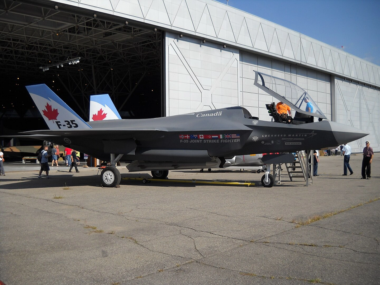 canada-most-advanced-fighter-jet-first-flight
