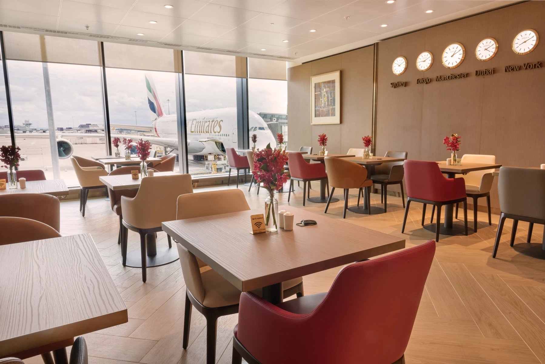 emirates-unveils-10m-manchester-airport-lounge
