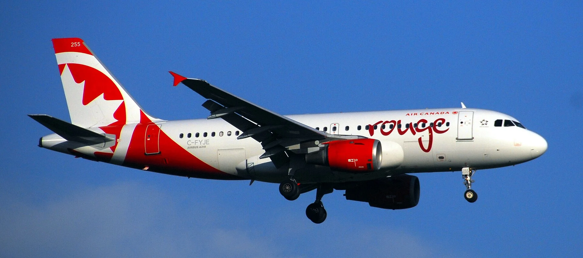us-citizen-seeks-asylum-air-canada-montreal