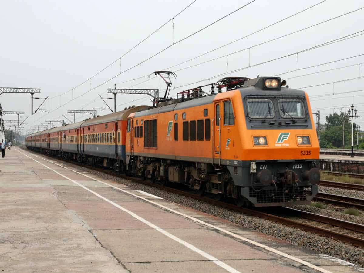 indian-railways-67-27-crore-passengers-suburban-demand-rises-9