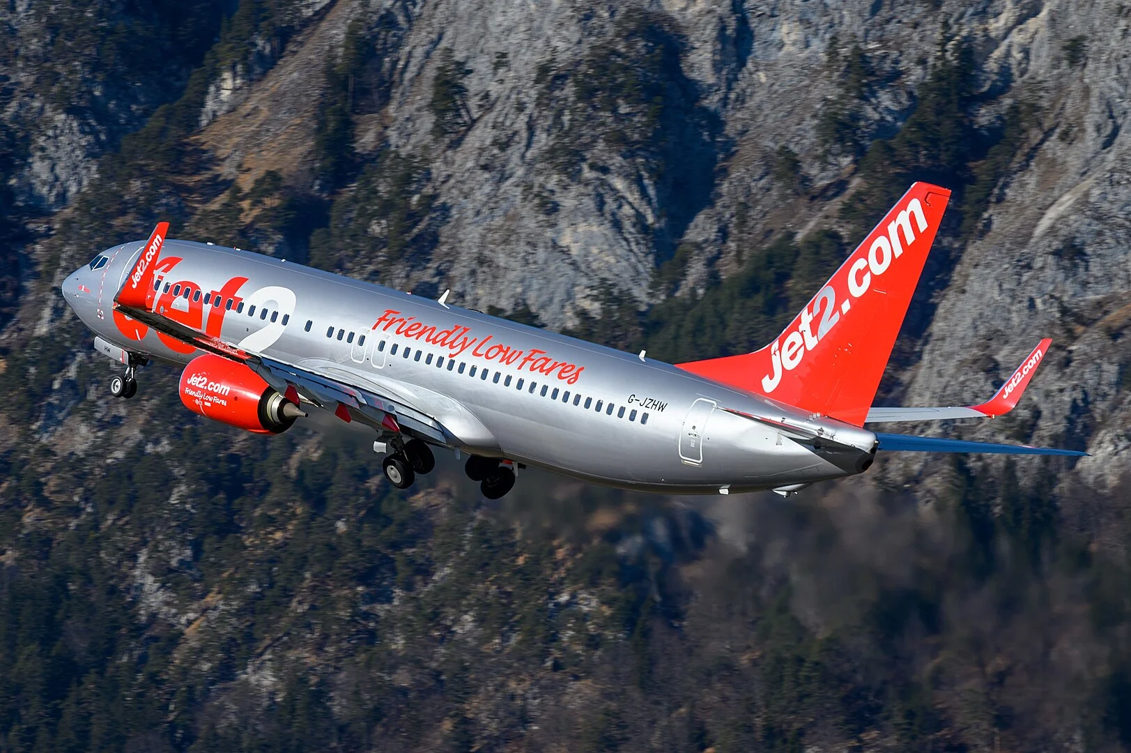 jet2-pilots-u-turn-edinburgh-unruly-passenger