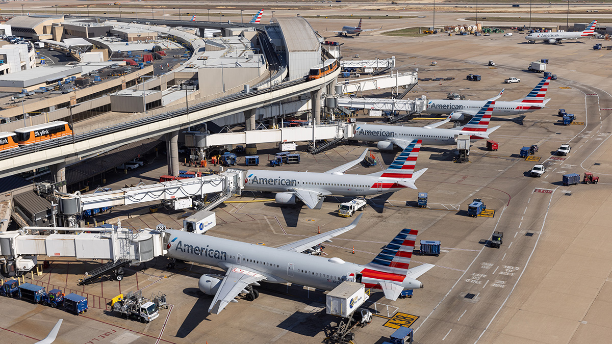 american-airlines-pilot-airport-worker-jet-bridge-confrontation