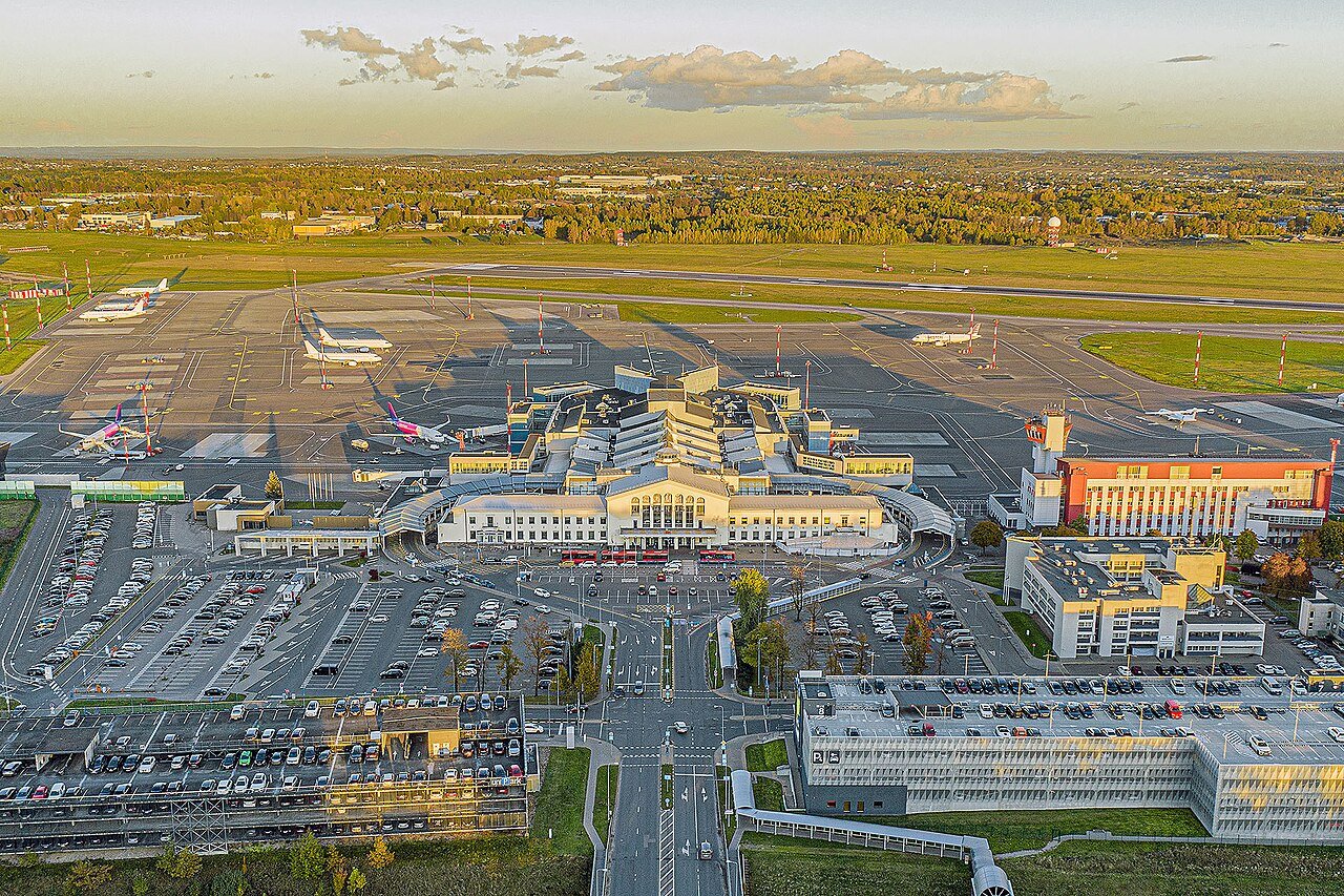 vilnius-airport-shutdown-nato-jets-unidentified-object