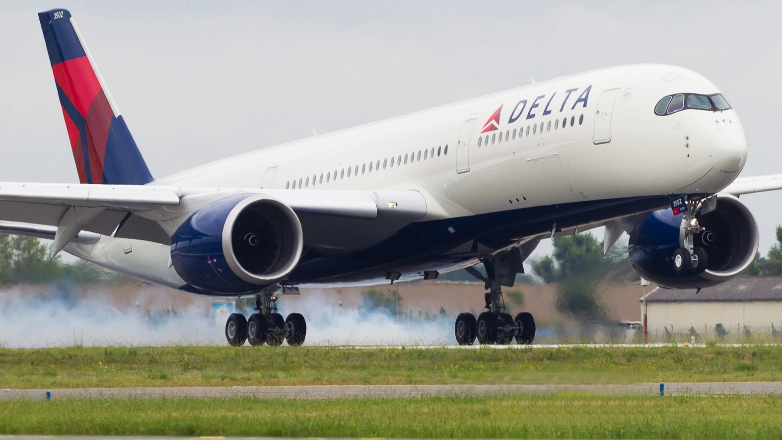 delta-first-a350-1000-busiest-international-airport