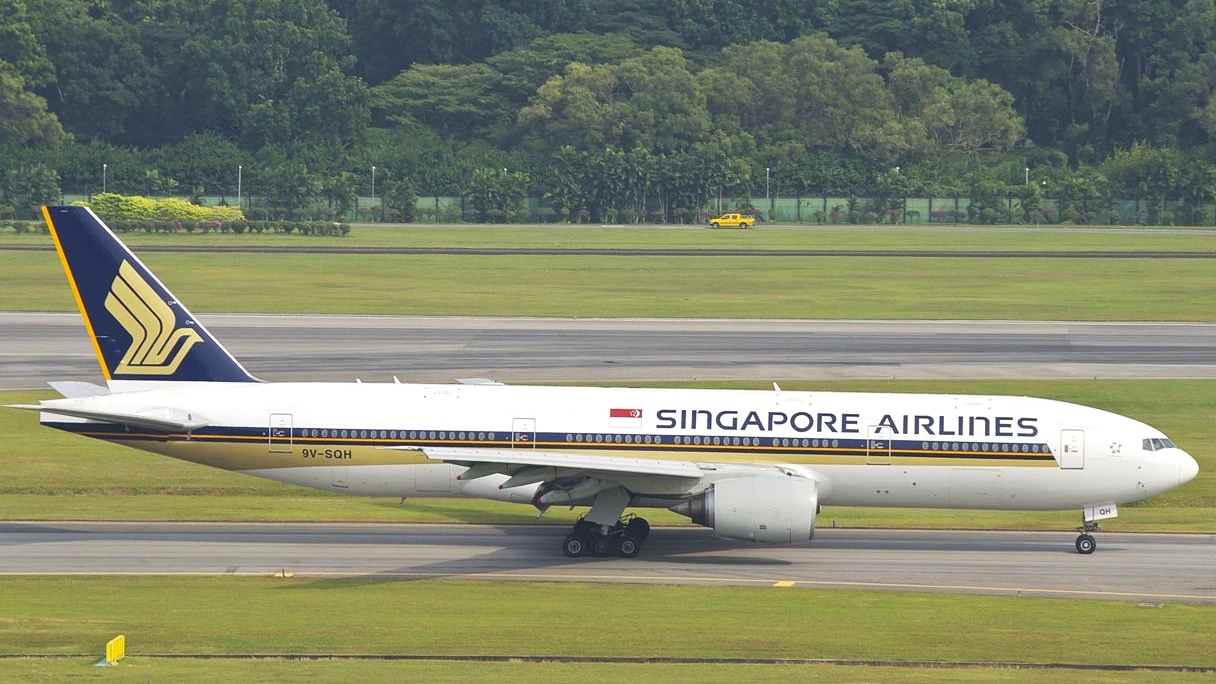singapore-airlines-777-first-class-european-airport